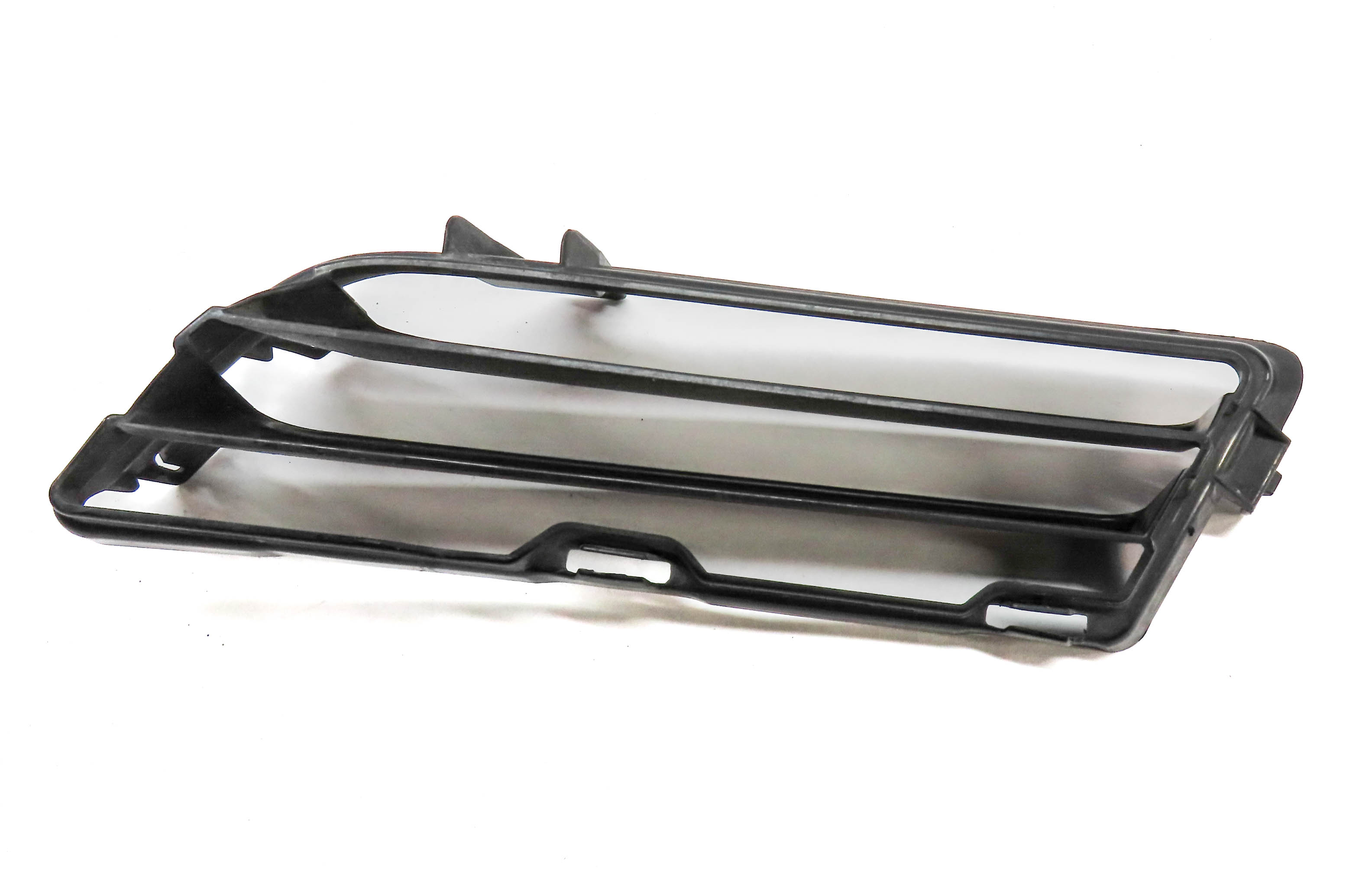 12-16 BMW 640i 650i (F06 F12) FRONT RIGHT PASSENGER LOWER BUMPER GRILLE TRIM — exact item pictured